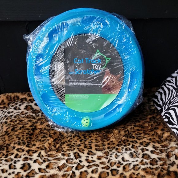 Cat Track Circle w/ Ball and scratcher.. A loved cat toy!! Bran New w/ tag!! - Picture 1 of 3